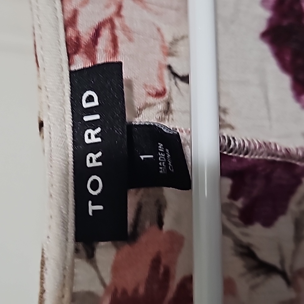 Like new, torrid blouse with pink and maroon flowers. - Picture 3 of 6